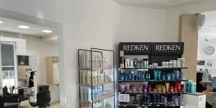 Krásné nehty v luxusním salonu na Žižkově: gel lak, gelová modeláž i masáž rukou a olejíček