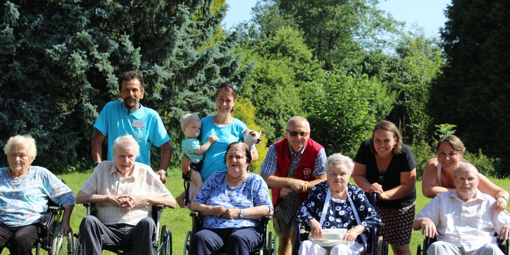 Stvořte zemi bez samoty: podpořte dobrovolníky ADRA, kteří tráví čas s osamělými seniory