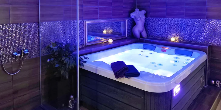 Privátní wellness se saunou a vířivkou: 2 hodiny relaxace, víno i posezení u krbu