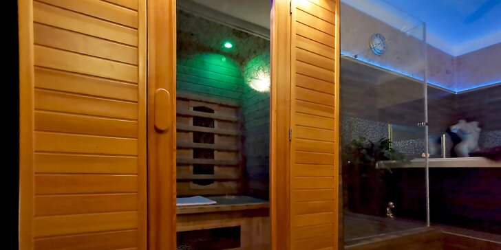 Privátní wellness se saunou a vířivkou: 2 hodiny relaxace, víno i posezení u krbu