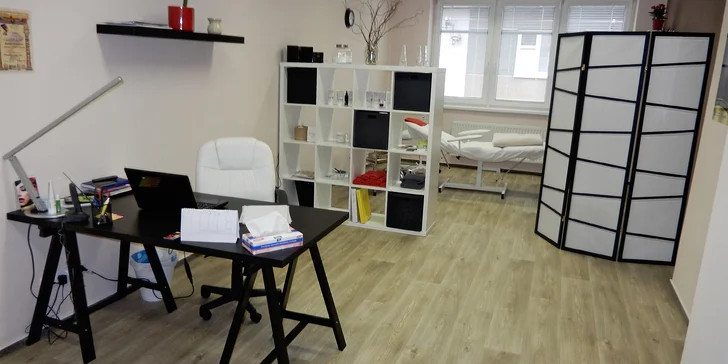 Permanentní make-up obočí pudrovou metodou a i make-up horních očních linek, až na 3-5 let