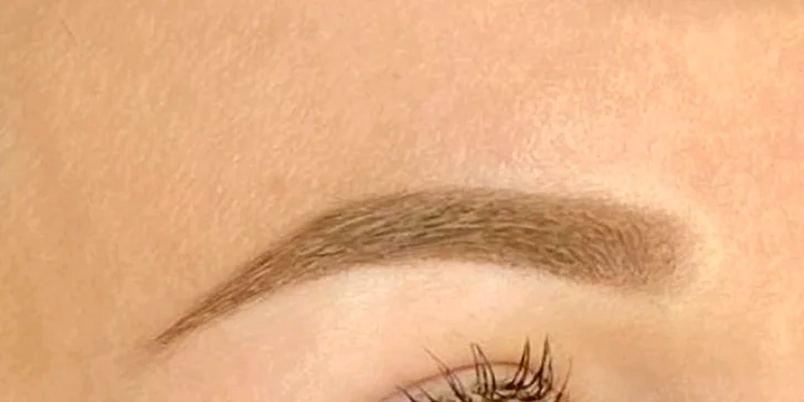 Permanentní make-up obočí pudrovou metodou a i make-up horních očních linek, až na 3-5 let