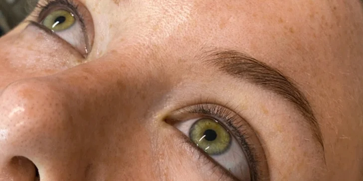 Permanentní make-up obočí pudrovou metodou a i make-up horních očních linek, až na 3-5 let