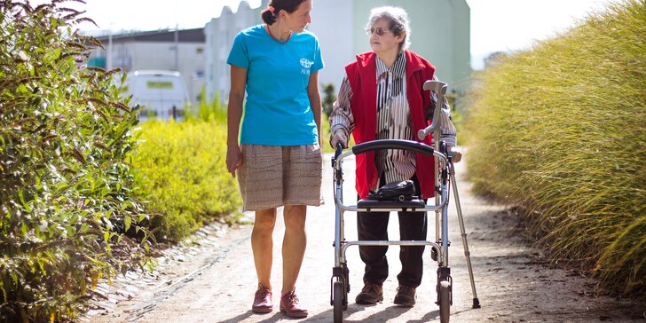 Stvořte zemi bez samoty: podpořte dobrovolníky ADRA, kteří tráví čas s osamělými seniory