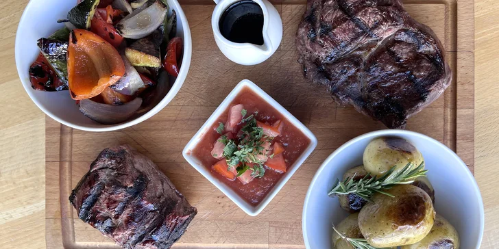 Degustace hovězích steaků pro dva: hovězí svíčková, vysoká roštěná i argentinské víno