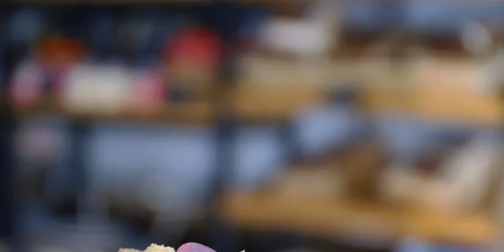 Lahodný chlebíček dle výběru z mnoha variant i káva na Andělu