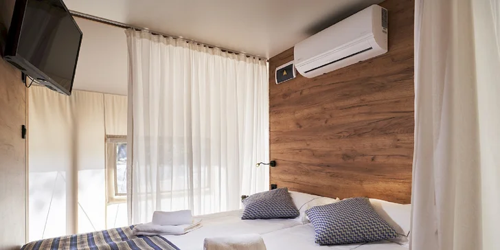 Glamping ve zbrusu novém resortu na jihu Rakouska: luxusní stan nebo tree house, vstupy do vodního světa
