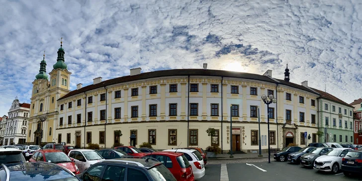 Romantický pobyt v Hradci pro zamilované páry: polopenze s večeří při svíčkách, VIP vstupy do muzea
