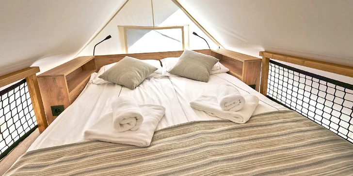 Glamping ve zbrusu novém resortu na jihu Rakouska: luxusní stan nebo tree house, vstupy do vodního světa