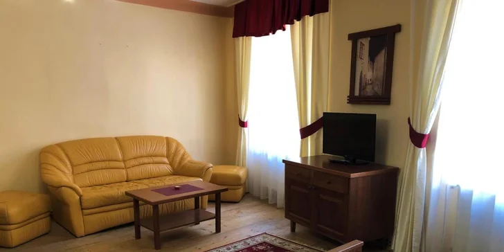 Pobyt se snídaní a lahví vína v srdci Českého Krumlova: pokoj nebo apartmán až pro 5 osob