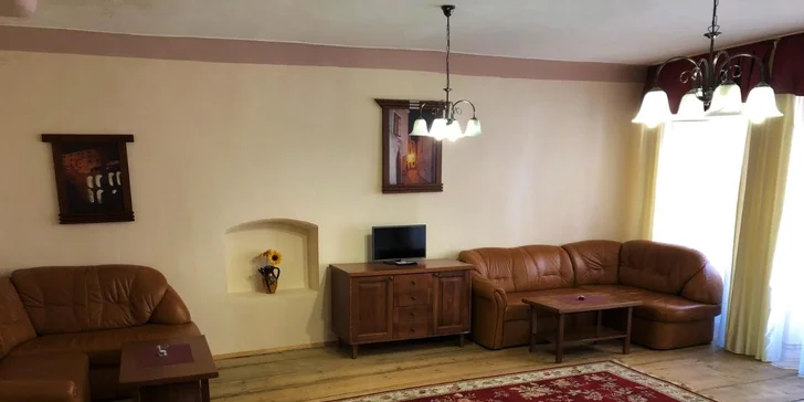 Pobyt se snídaní a lahví vína v srdci Českého Krumlova: pokoj nebo apartmán až pro 5 osob