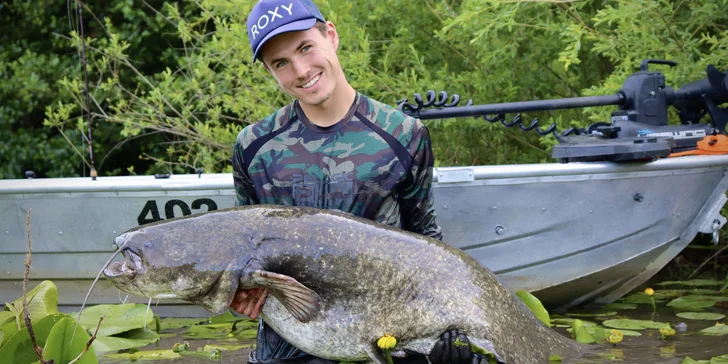 Pronájem rybářské lodi Marine na jeden nebo dva dny u Poděbrad