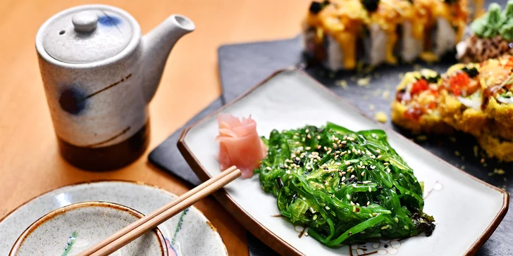 Sety v dejvickém Sushi DuHa: 17–32 rolek, miso polévky i lososový tartar