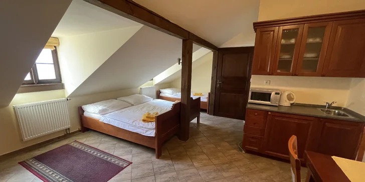 Pobyt se snídaní a lahví vína v srdci Českého Krumlova: pokoj nebo apartmán až pro 5 osob