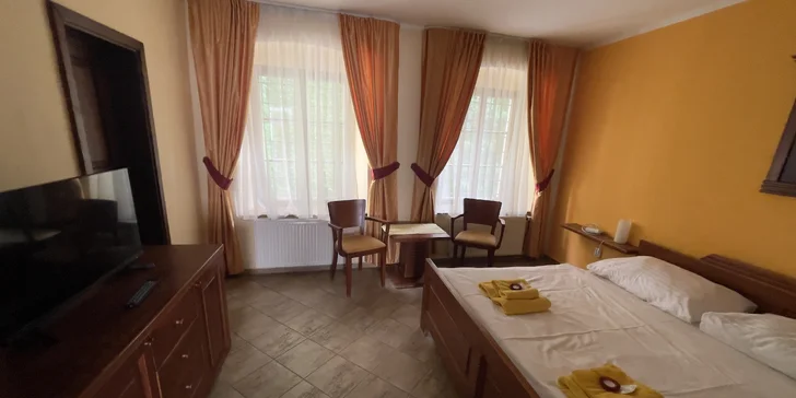 Pobyt se snídaní a lahví vína v srdci Českého Krumlova: pokoj nebo apartmán až pro 5 osob