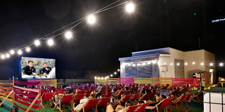Letní kino na střeše OC Arkády Pankrác: vstupenky, popcorn, hot dog i prosecco a vodní dýmka