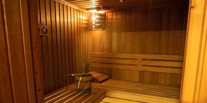 Privátní wellness na 60-120 minut pro dvě osoby: sauna, vířivka, pára i prosecco či sekt