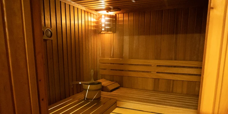 Privátní wellness na 60-120 minut pro dvě osoby: sauna, vířivka, pára i prosecco či sekt