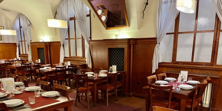 Romantický pobyt v Hradci pro zamilované páry: polopenze s večeří při svíčkách, VIP vstupy do muzea