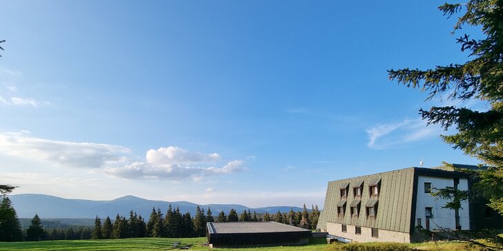 Aktivní dovolená s parádním výhledem na vrcholu Černé hory: pobyt s polopenzí i sjezdem