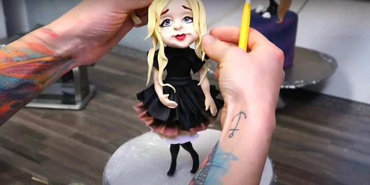 CrazyCakes online kurzy: modelace panenky i tvorba vánočního dortu či pejska