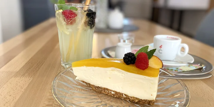Domácí cheesecake nebo francouzský quiche, limonáda a káva dle výběru pro 1 i pro 2 osoby
