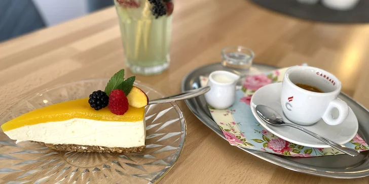 Domácí cheesecake nebo francouzský quiche, limonáda a káva dle výběru pro 1 i pro 2 osoby