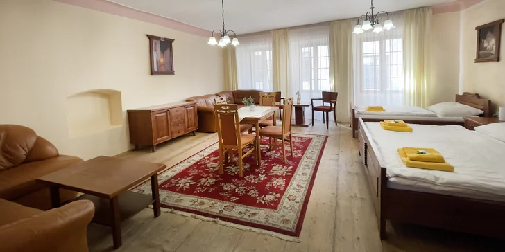 Pobyt se snídaní a lahví vína v srdci Českého Krumlova: pokoj nebo apartmán až pro 5 osob