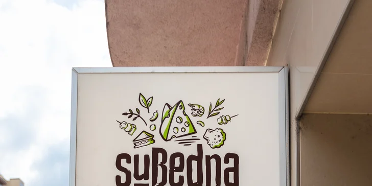 Otevřený voucher na miniburgery, kanapky i na něco sladkého