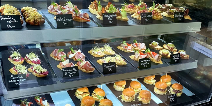 Otevřený voucher na miniburgery, kanapky i na něco sladkého