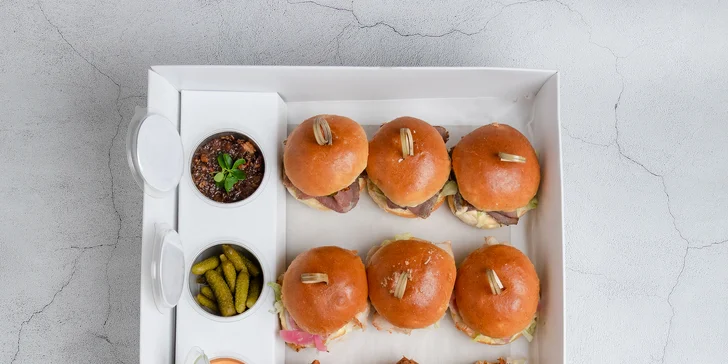 Otevřený voucher na miniburgery, kanapky i na něco sladkého