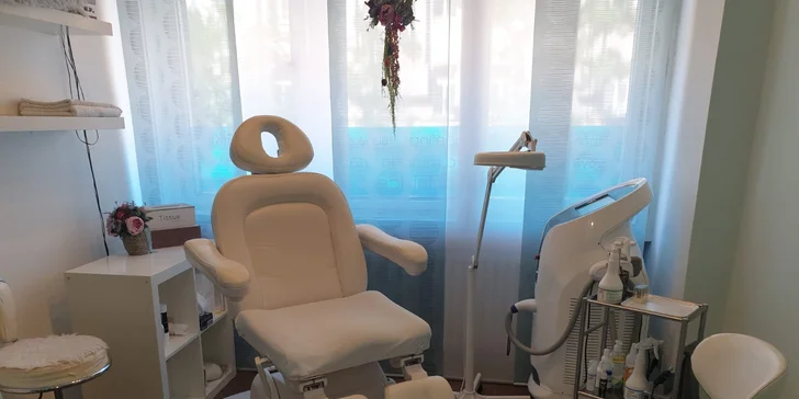 Klasická nebo spa manikúra či pedikúra třeba i s lakováním gel lakem