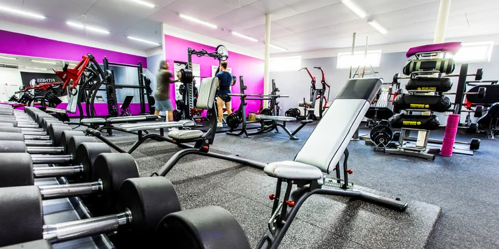 Skupinové cvičení: 1 či 10 lekcí jógy, funkčního i kruhového tréninku, booty pump nebo HIIT