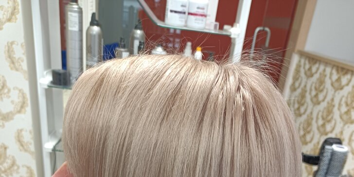 Vlasy jako nové: Dámský střih i regenerace vlasů ultrazvukem