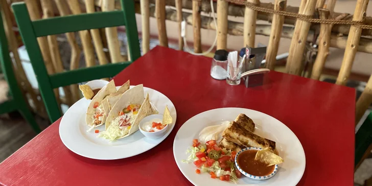 Mexická pochoutka dle výběru: tacos nebo flauta menu pro jednoho i pár