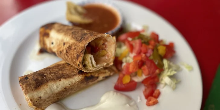 Mexická pochoutka dle výběru: tacos nebo flauta menu pro jednoho i pár