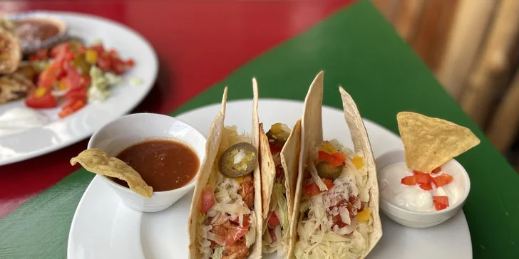 Mexická pochoutka dle výběru: tacos nebo flauta menu pro jednoho i pár