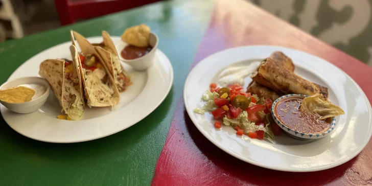Mexická pochoutka dle výběru: tacos nebo flauta menu pro jednoho i pár