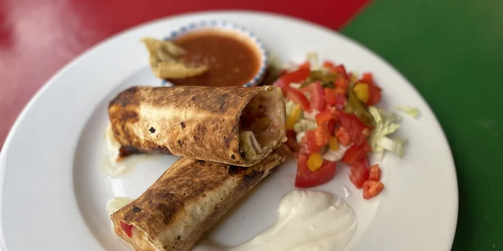 Mexická pochoutka dle výběru: tacos nebo flauta menu pro jednoho i pár