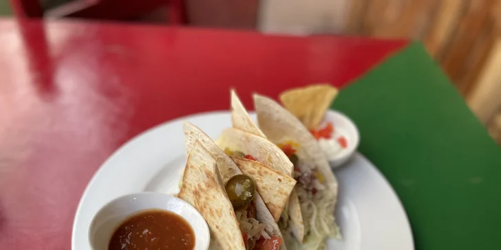 Mexická pochoutka dle výběru: tacos nebo flauta menu pro jednoho i pár