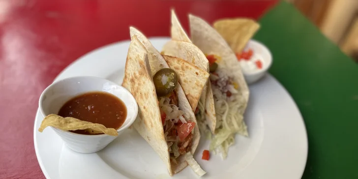 Mexická pochoutka dle výběru: tacos nebo flauta menu pro jednoho i pár