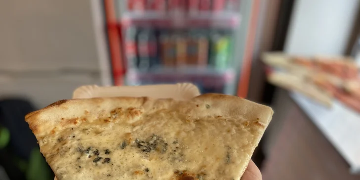 Standardní nebo velká pizza podle výběru k odnosu nebo rozvozu