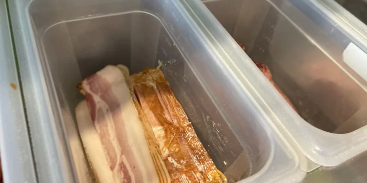 Standardní nebo velká pizza podle výběru k odnosu nebo rozvozu
