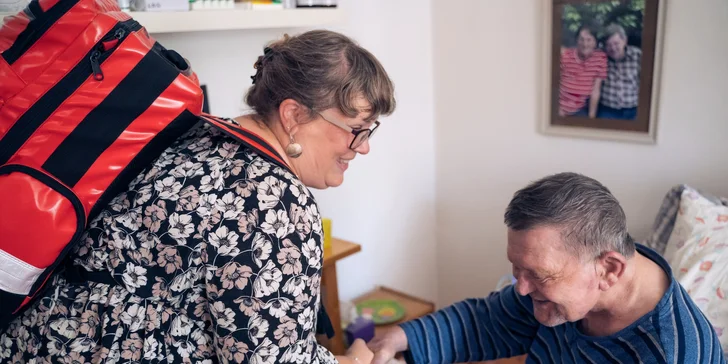 Podpořte domácí hospicovou péči, aby lidé byli až do konce doma a v náruči blízkých