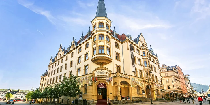 Luxusní pobyt v centru Karlových Varů: výborné jídlo, procedury, wellness s bazénem neomezeně