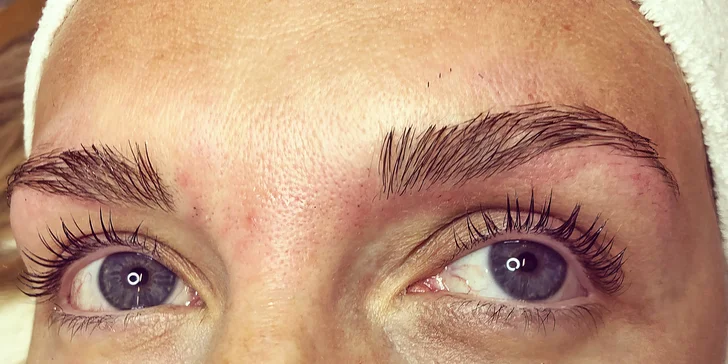 Oslňující pohled: Lash Lifting přírodních řas nebo laminace obočí