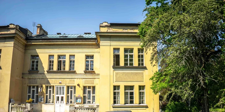 Procházka bohnickou psychiatrickou léčebnou a ke hřbitovu bláznů s průvodcem