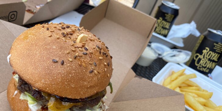 Burger menu: 100% hovězí z českého chovu, americká BBQ omáčka, hranolky i nápoj, 2 pobočky