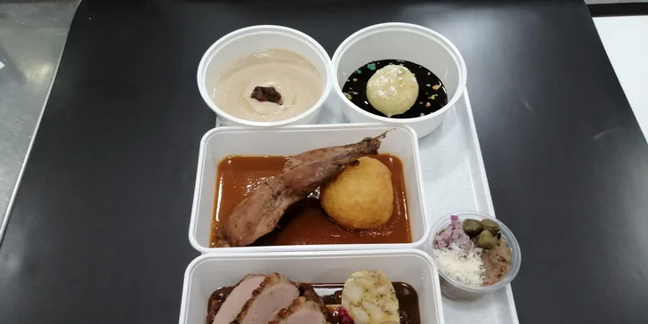 Degustační menu v letadle i návštěva kokpitu: hostina o pěti chodech v 1. či 2. třídě