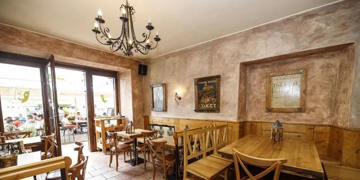 Penzion na náměstí krásného města Loket: pobyt pro 2–4 os., snídaně i poukazy do restaurace